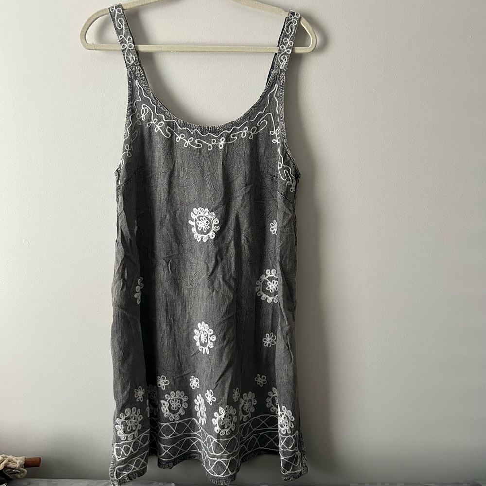Daisy Island embroidered boho slip dress NWT medium
